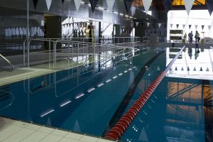 [fr]Piscine avec corridors de nage au Complexe sportif de Saint-Laurent, Montréal[/fr] [en]Pool with swimming corridors at the Saint-Laurent Sports Complex, Montreal[/en]